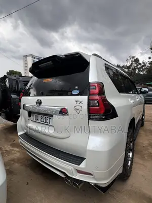 Toyota Land Cruiser Prado 2017 White