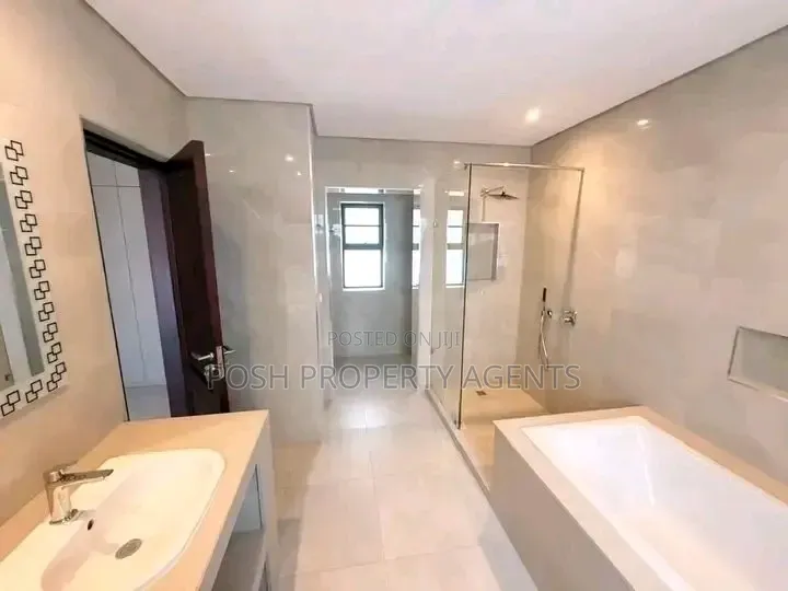 5bdrm Duplex in Munyonyo, Central Division for sale