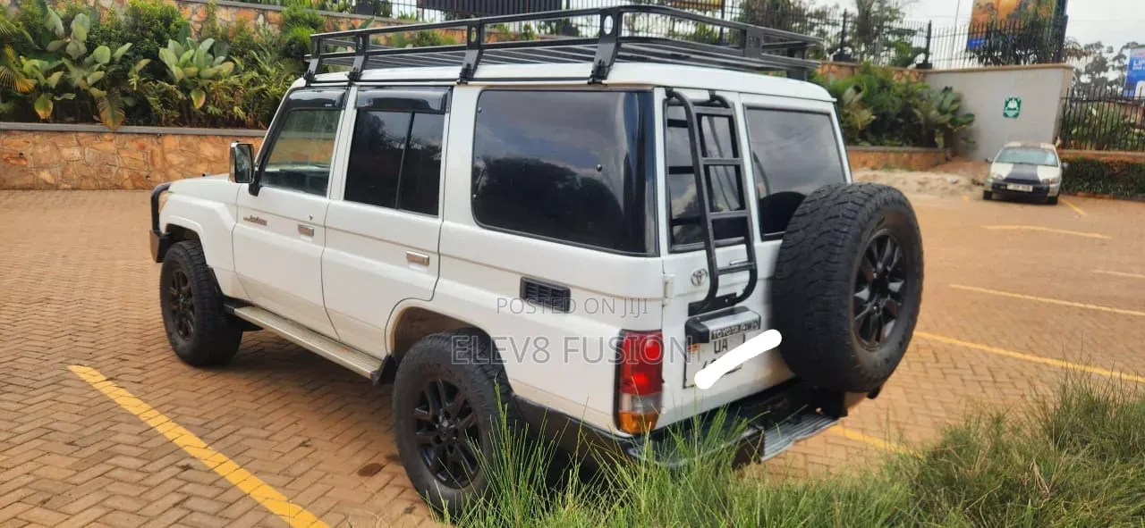 Toyota Land Cruiser 2009 White