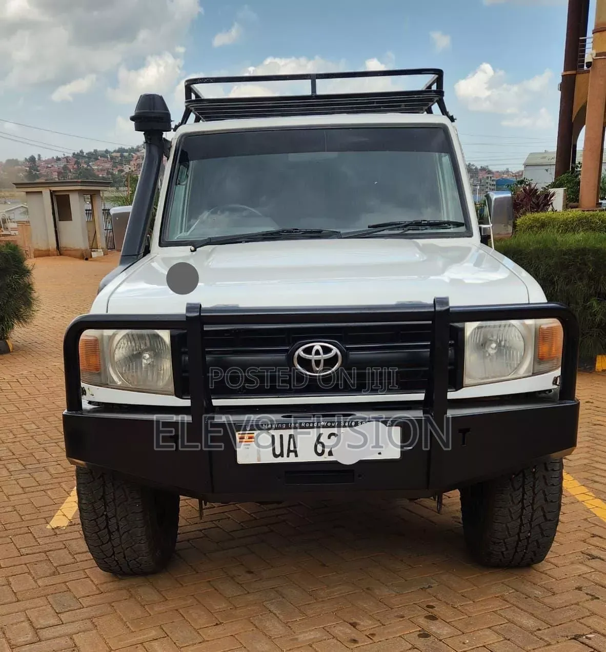 Toyota Land Cruiser 2009 White
