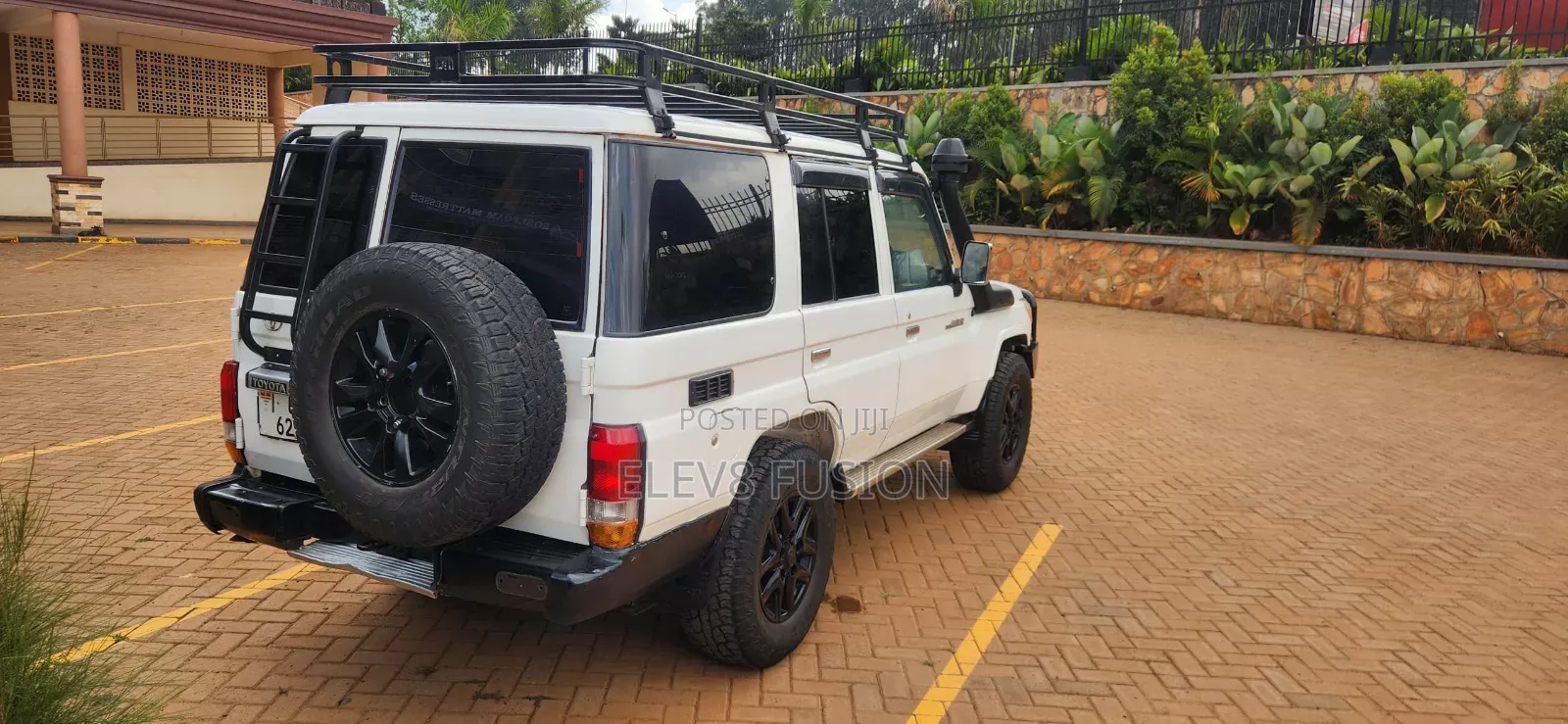 Toyota Land Cruiser 2009 White