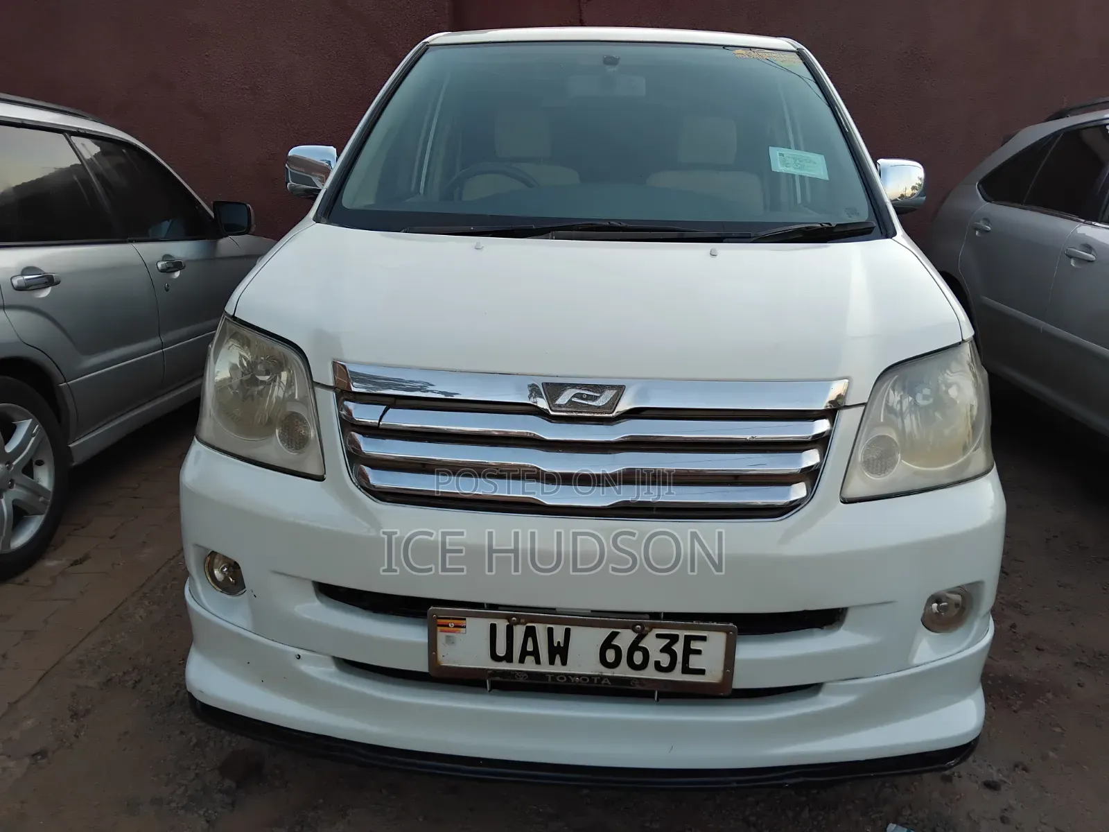 Toyota Noah 2004 White