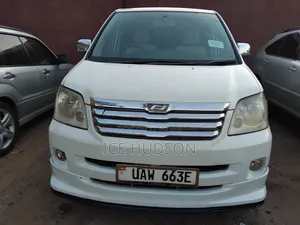 Toyota Noah 2004 White