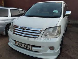 Toyota Noah 2004 White