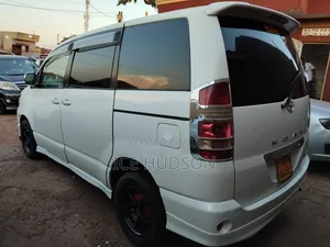 Toyota Noah 2004 White