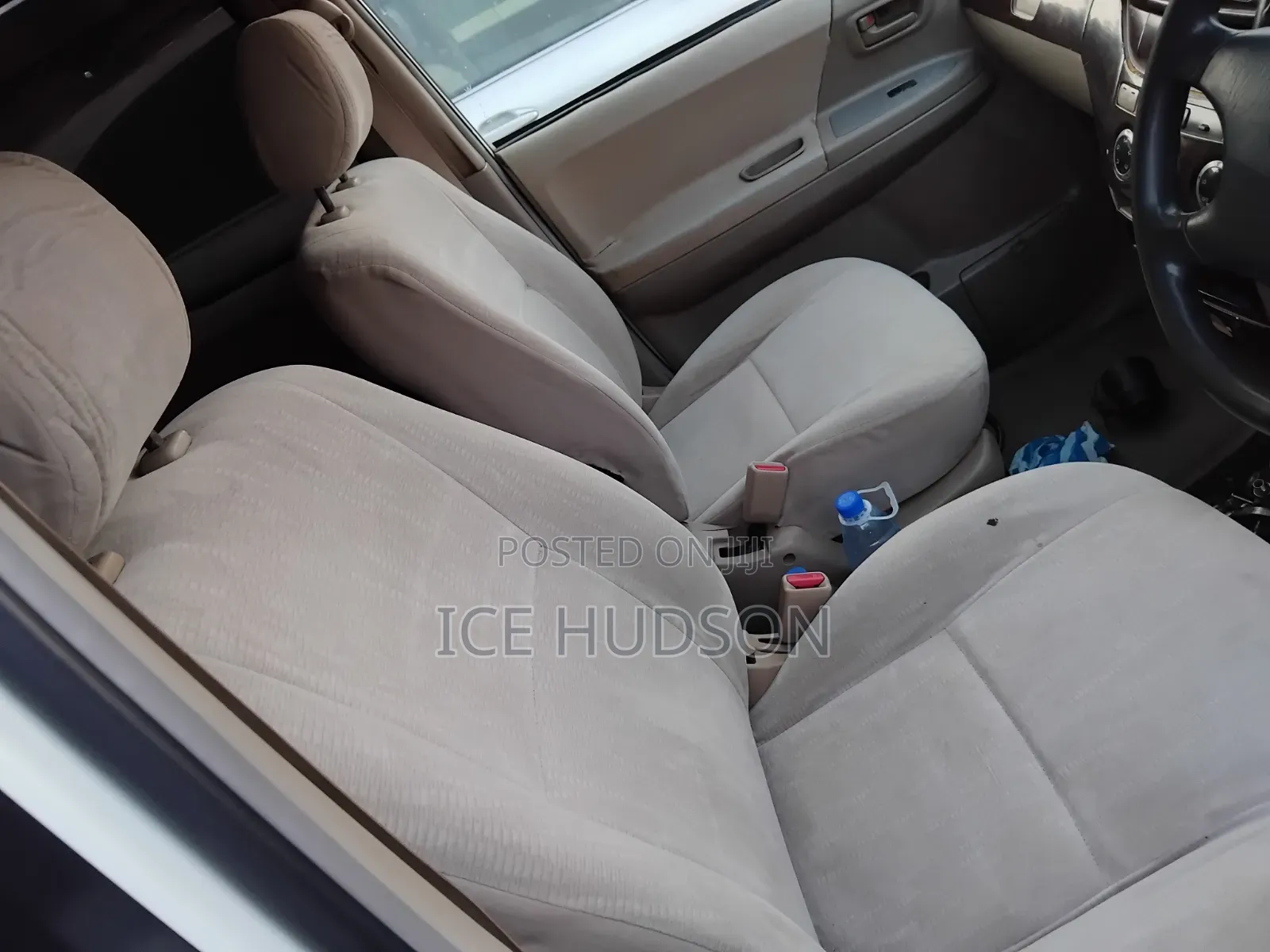 Toyota Noah 2004 White
