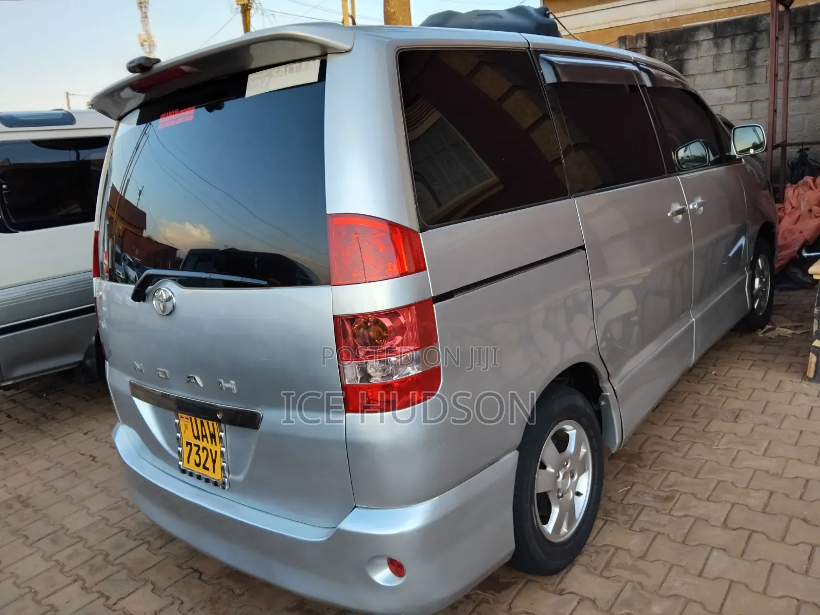 Toyota Noah 2004 Silver