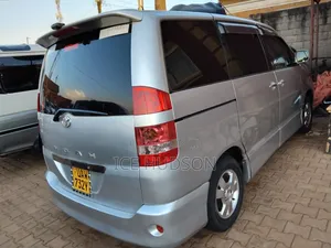 Toyota Noah 2004 Silver