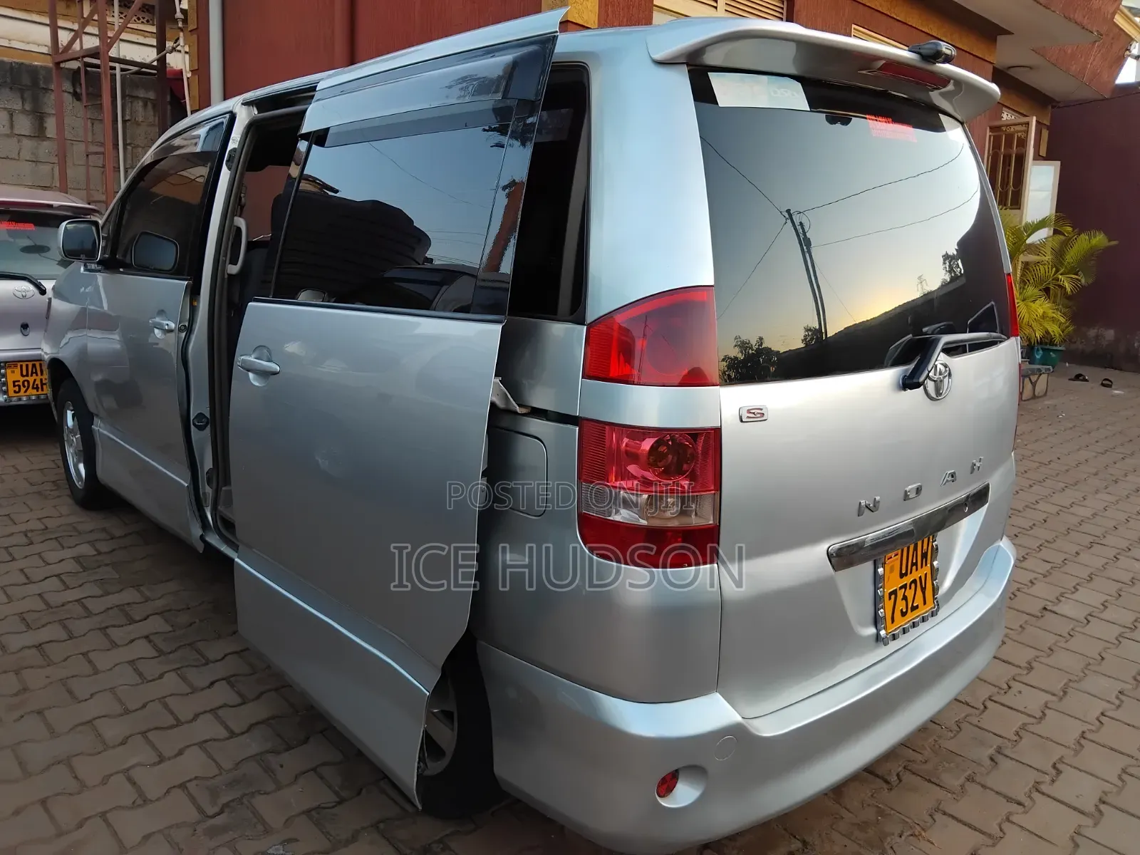 Toyota Noah 2004 Silver