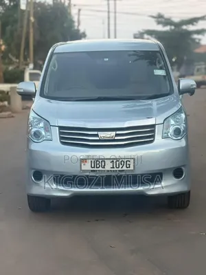 Toyota Noah 2012 Silver