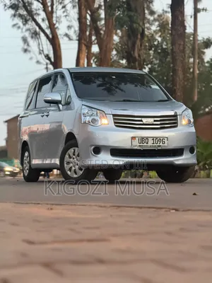 Toyota Noah 2012 Silver