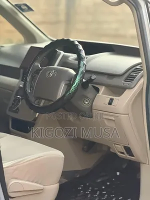 Toyota Noah 2012 Silver