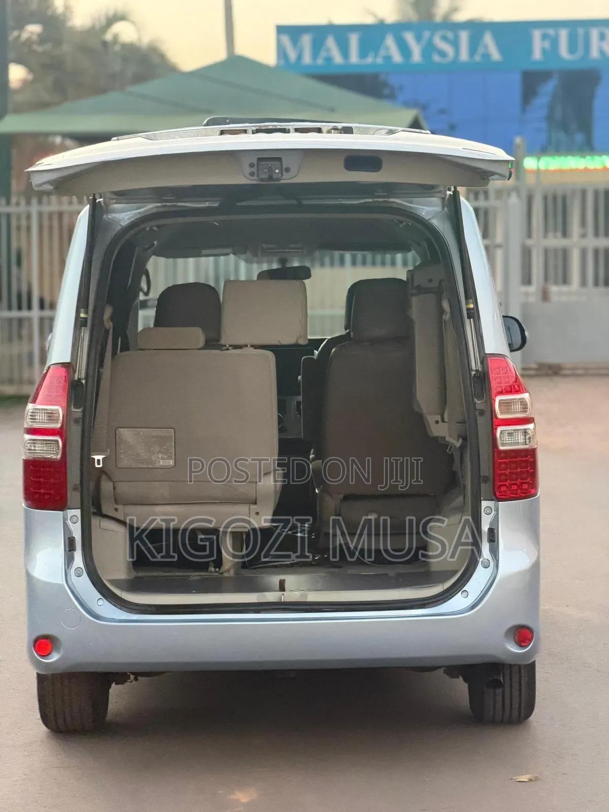 Toyota Noah 2012 Silver