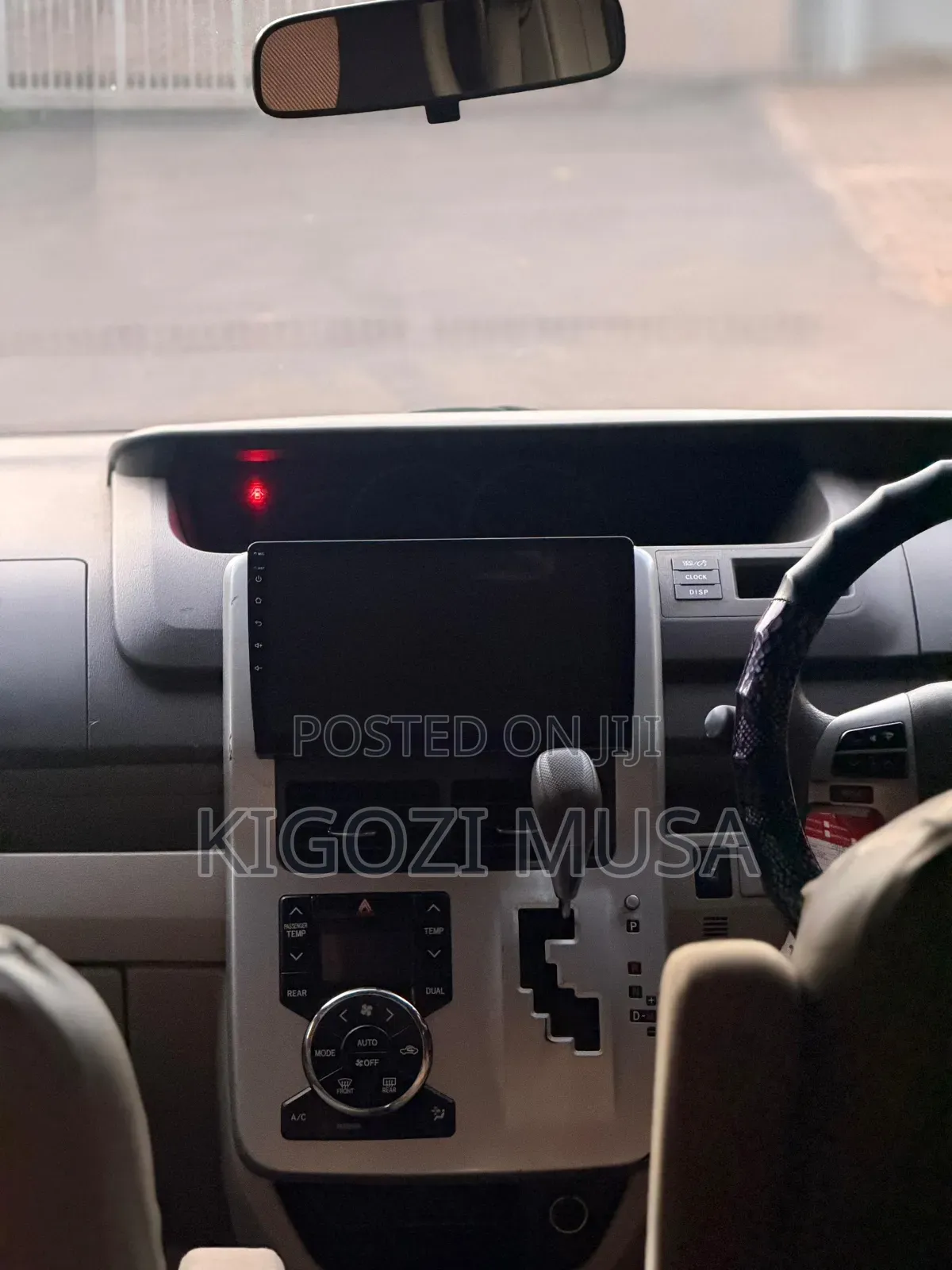Toyota Noah 2012 Silver