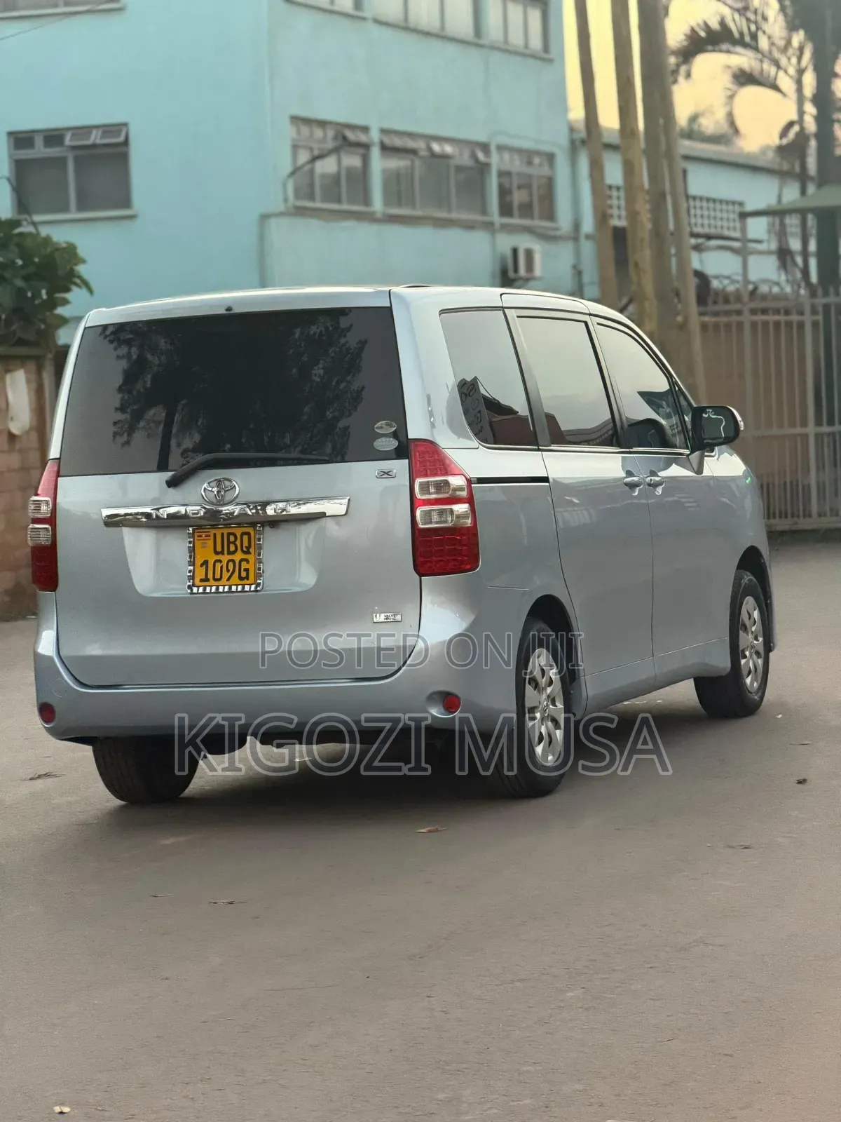 Toyota Noah 2012 Silver