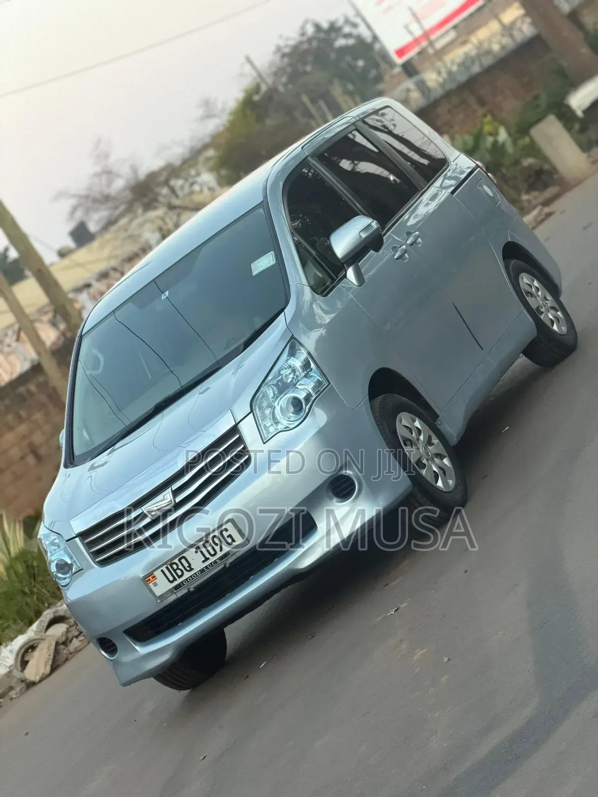 Toyota Noah 2012 Silver