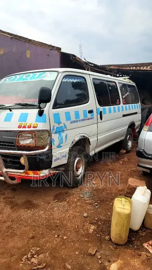 Toyota HiAce 2000 White