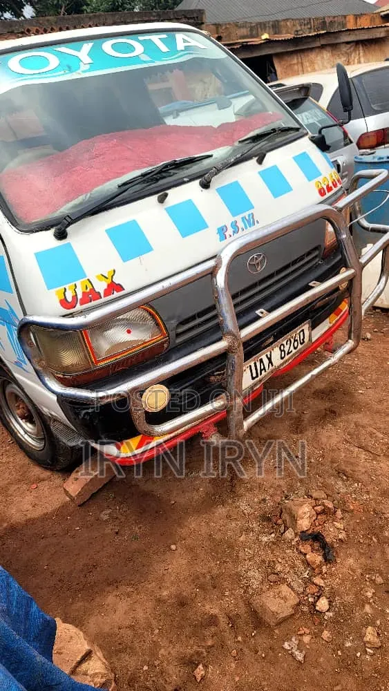 Toyota HiAce 2000 White