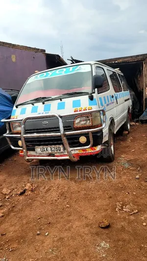 Toyota HiAce 2000 White