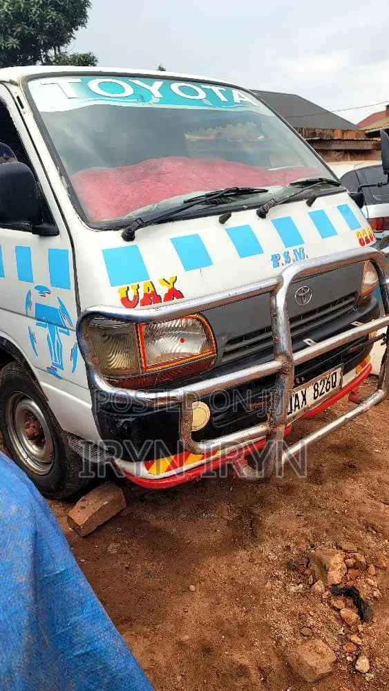 Toyota HiAce 2000 White