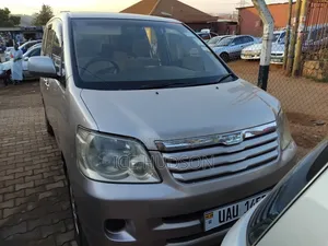 Toyota Noah 2005 Gold