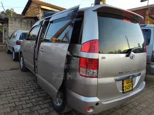 Toyota Noah 2005 Gold