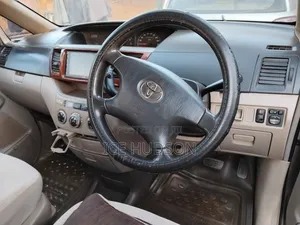 Toyota Noah 2005 Gold