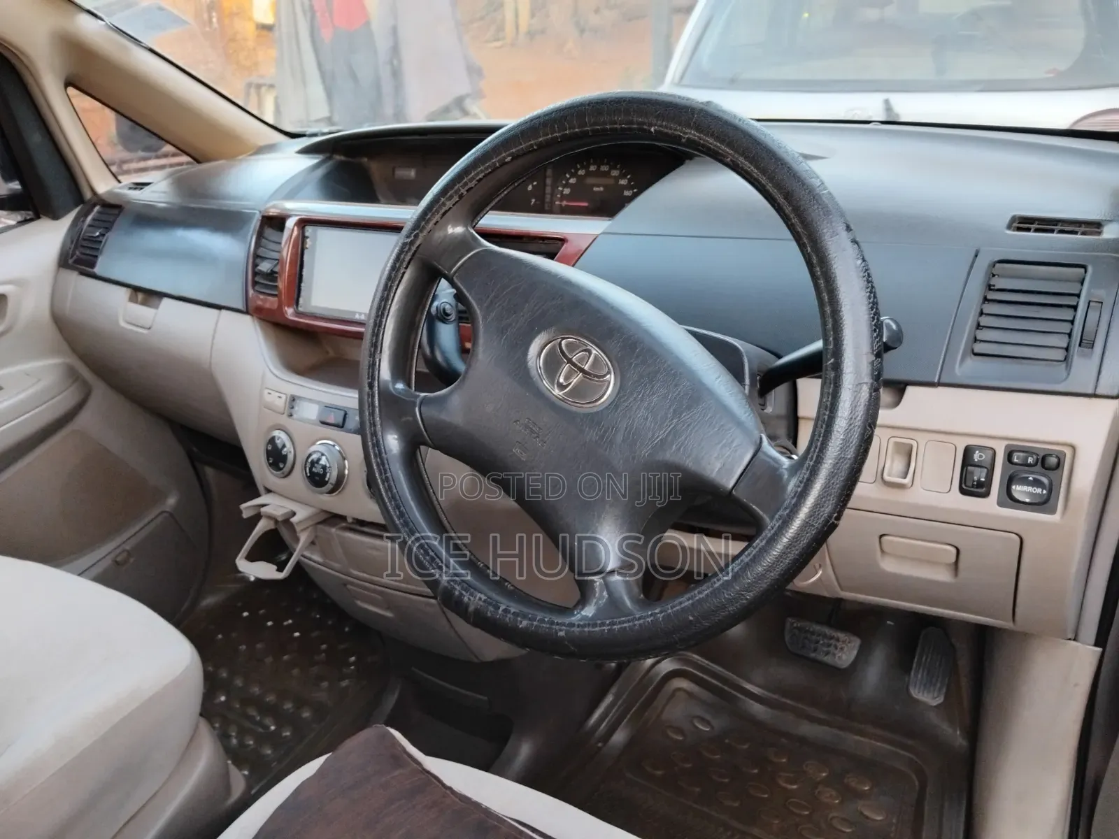 Toyota Noah 2005 Gold