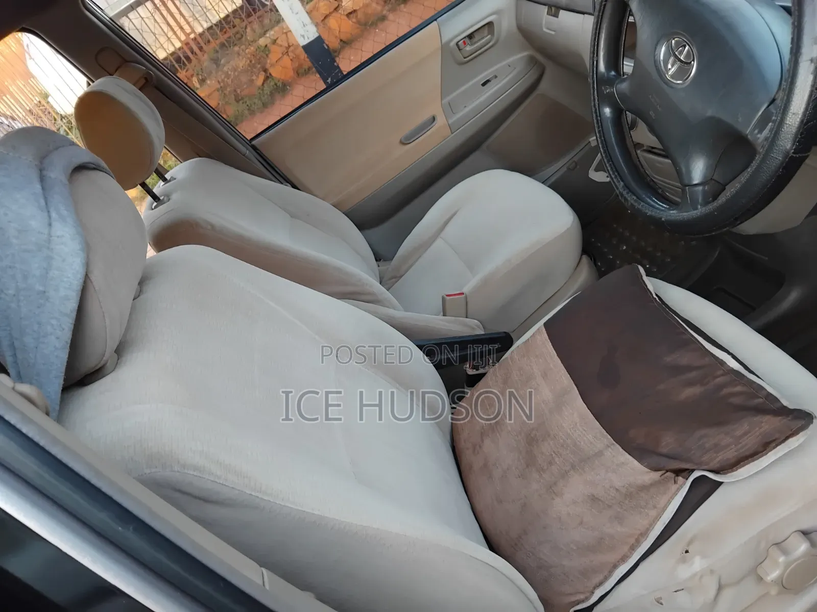 Toyota Noah 2005 Gold