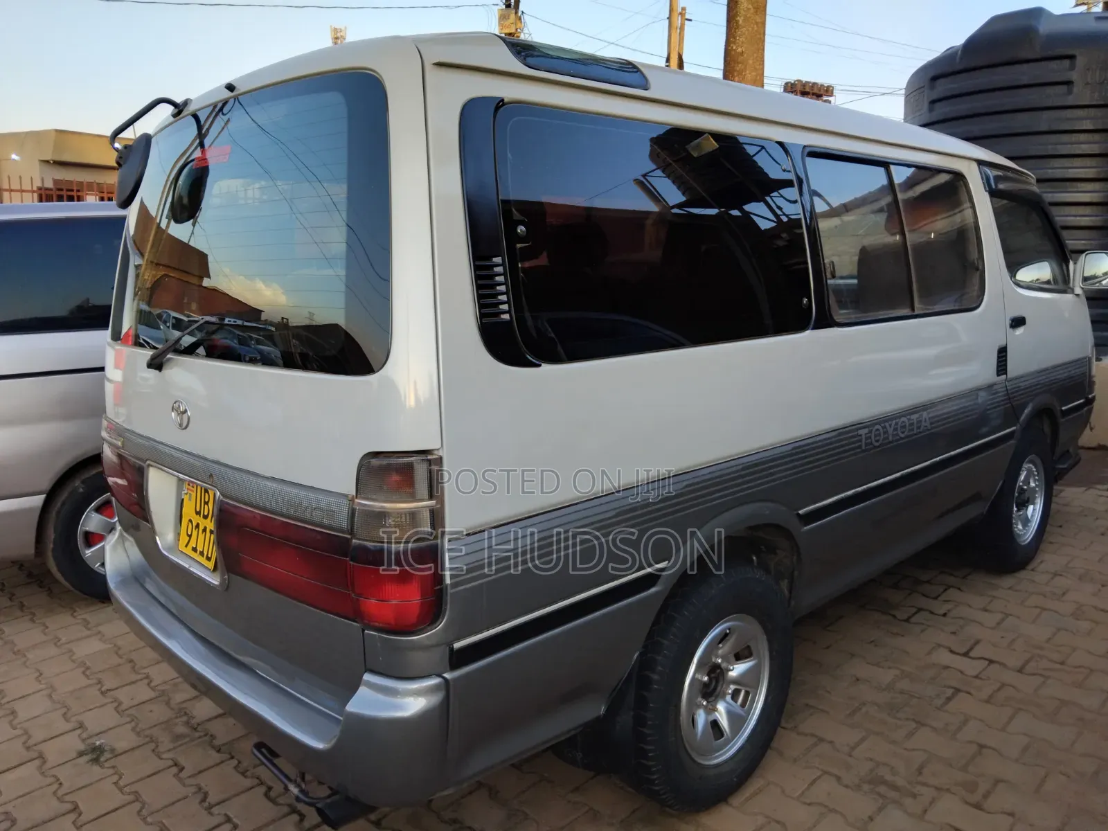 Toyota HiAce 2000 Grey