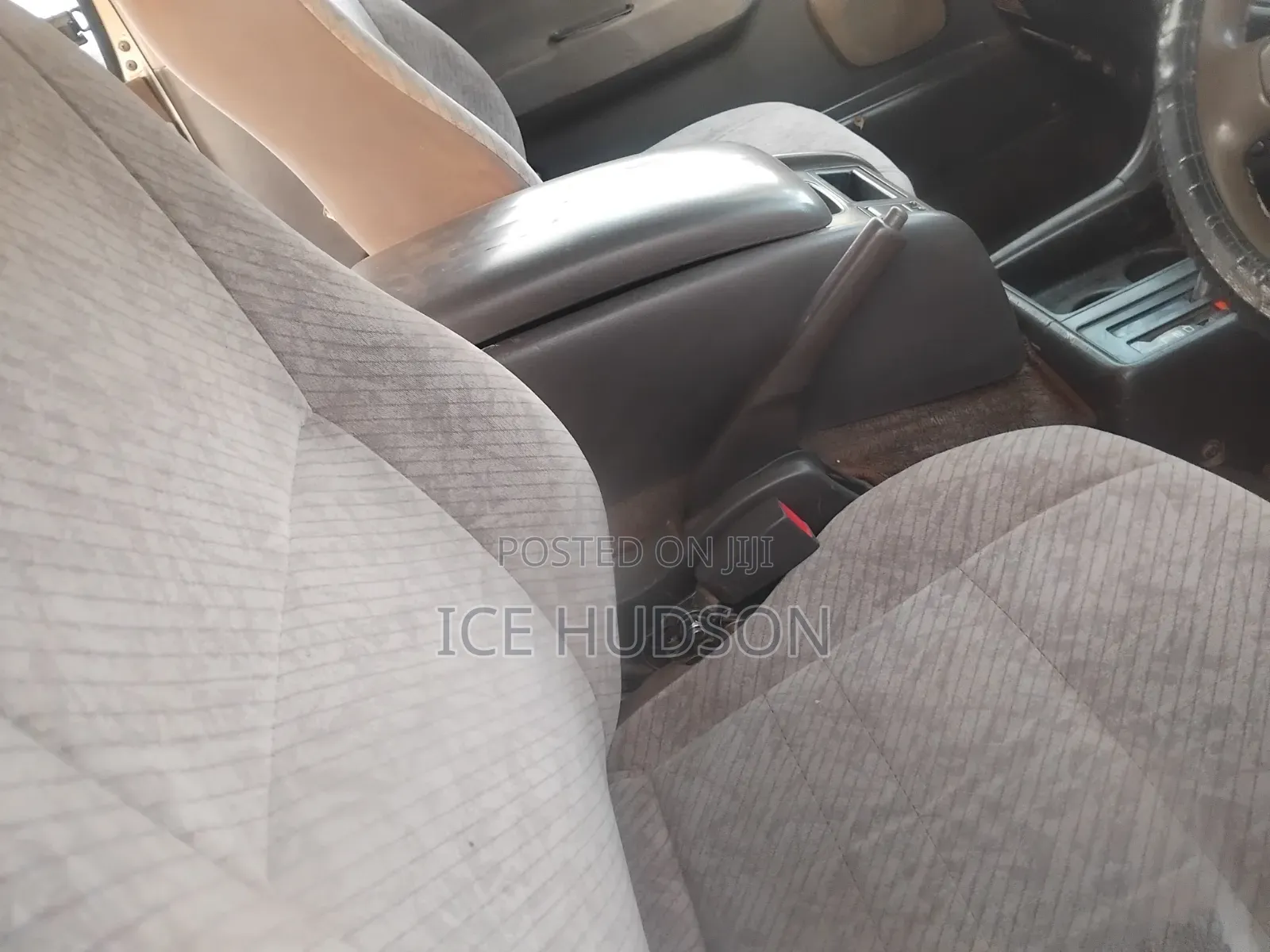 Toyota HiAce 2000 Grey