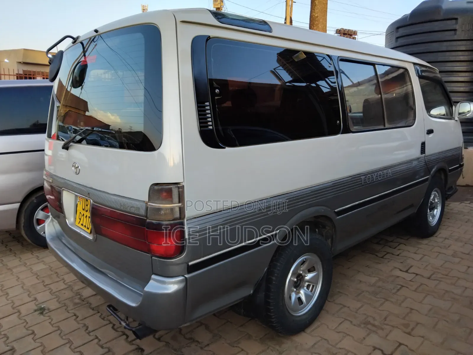 Toyota HiAce 2000 Grey