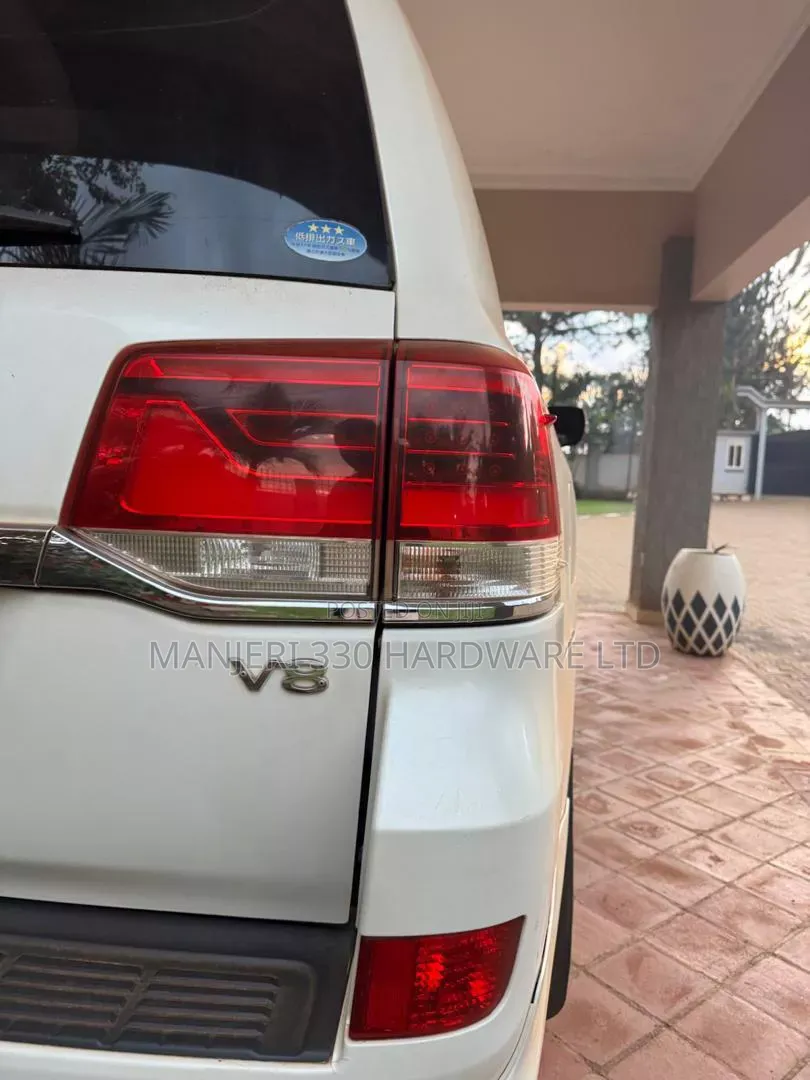 Toyota Land Cruiser V8