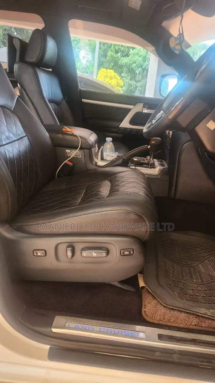 Toyota Land Cruiser V8
