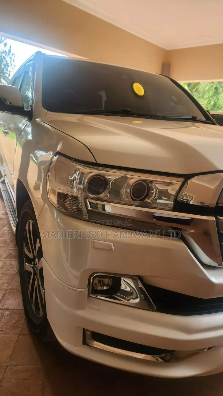 Toyota Land Cruiser V8