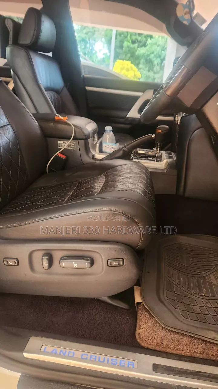 Toyota Land Cruiser V8