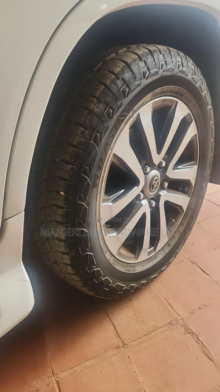 Toyota Land Cruiser V8