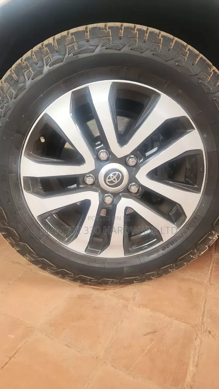Toyota Land Cruiser V8