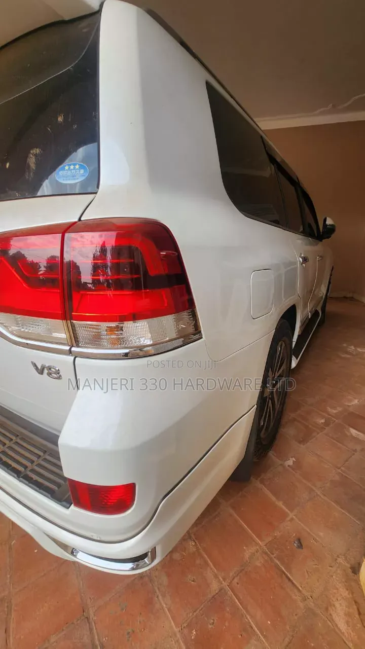 Toyota Land Cruiser V8