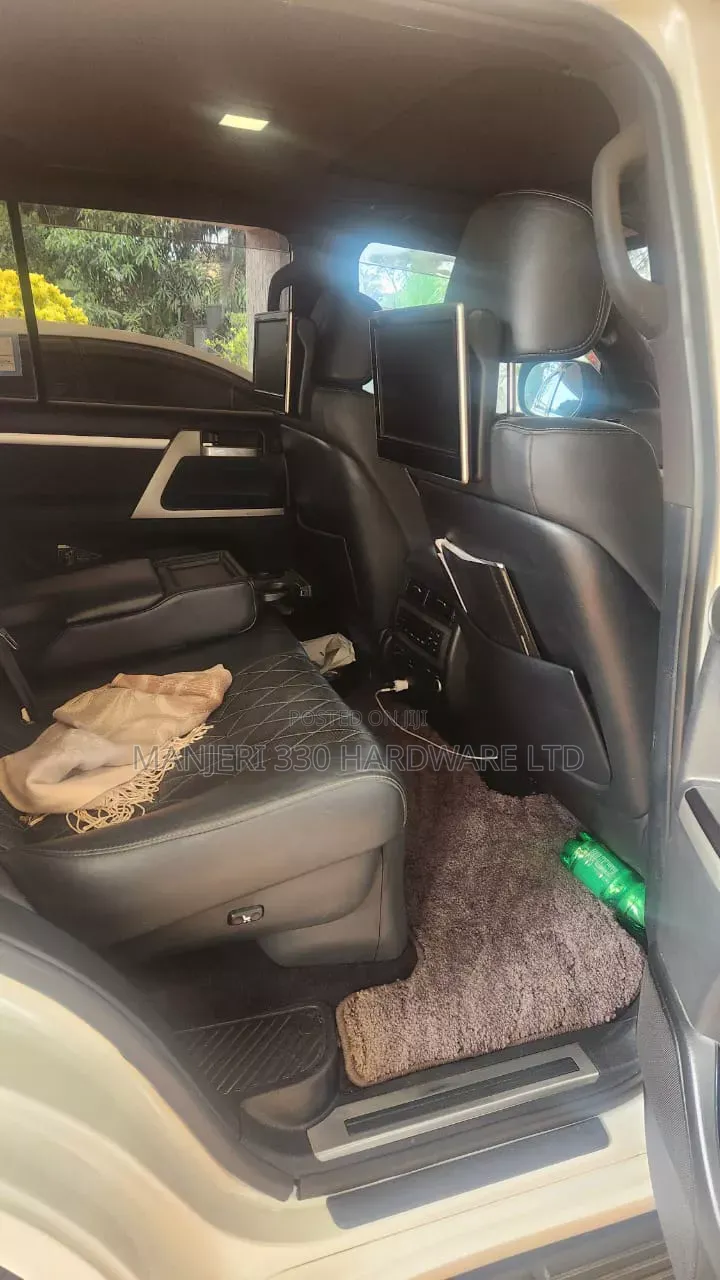 Toyota Land Cruiser V8