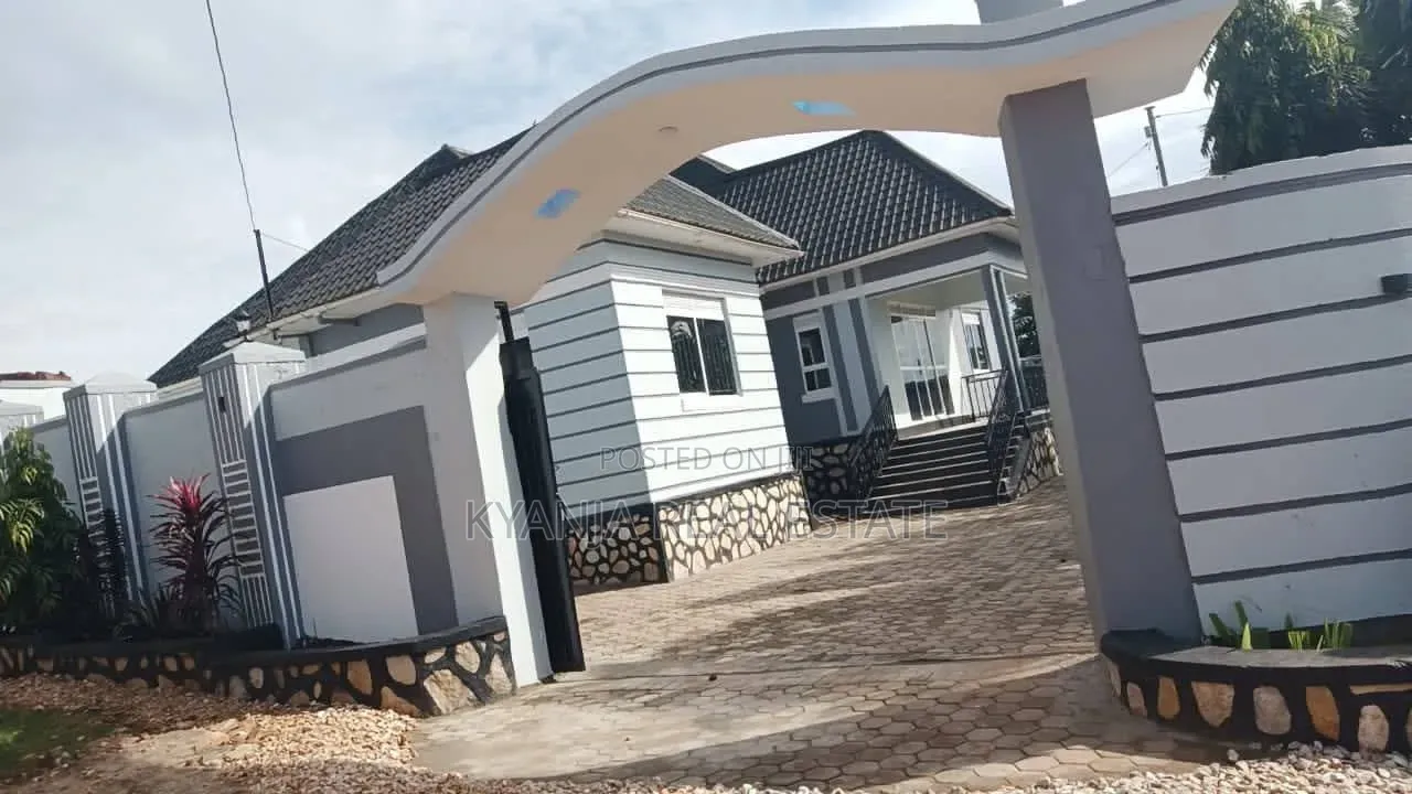 5bdrm Bungalow in Kabubu Estates, Kira for sale