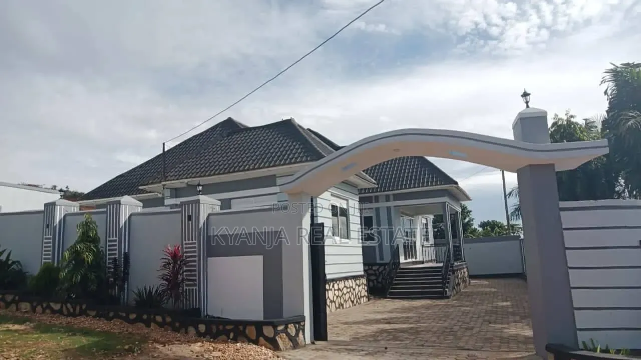 5bdrm Bungalow in Kabubu Estates, Kira for sale