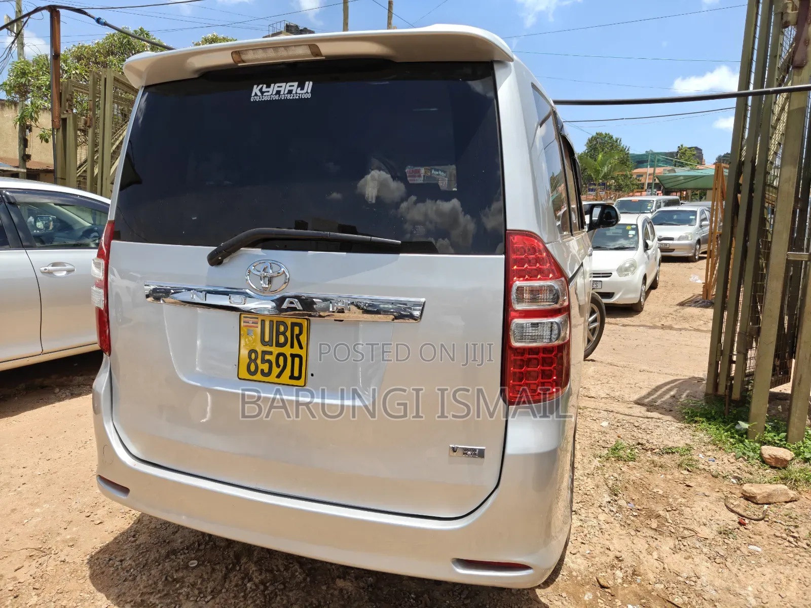 Toyota Noah 2011 Silver
