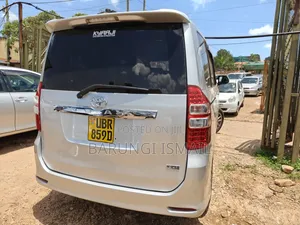 Toyota Noah 2011 Silver