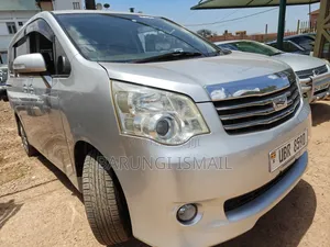 Toyota Noah 2011 Silver