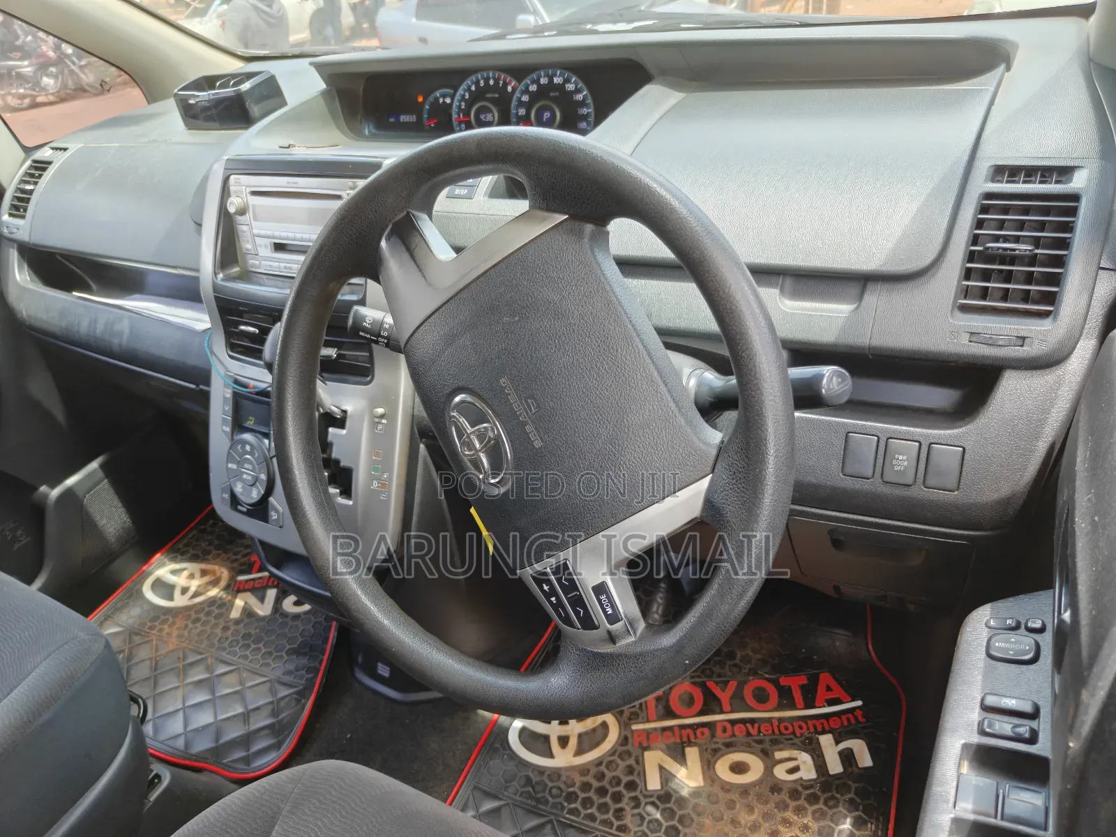 Toyota Noah 2011 Silver