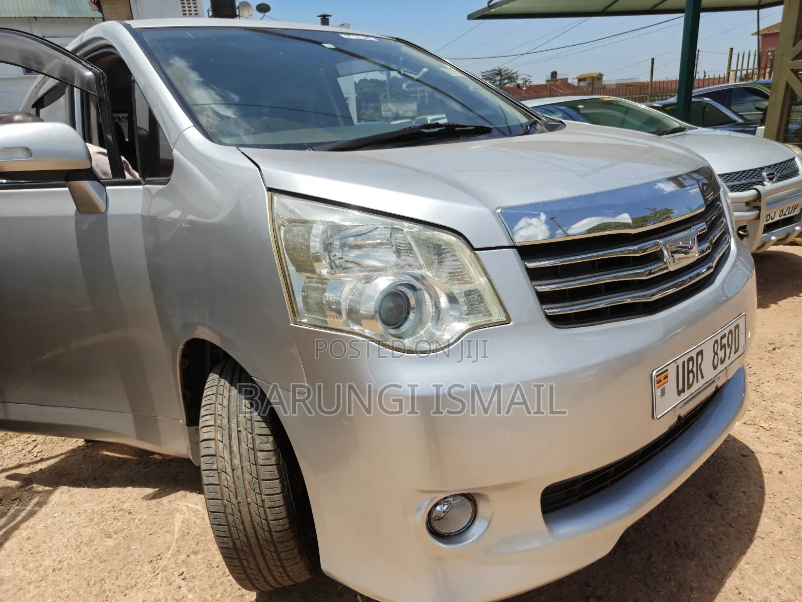 Toyota Noah 2011 Silver