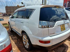 Mitsubishi Outlander SE 2010 White