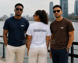 Round Neck ESSENTIAL T-Shirts