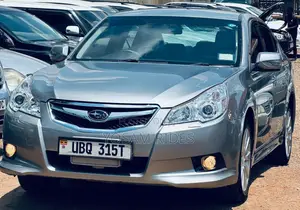 Subaru Legacy 2.5i Premium 2010 Silver